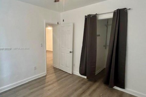 Propiedad comercial en venta en North Miami Beach, Florida, 131.27 m2 № 1991871 - foto 9