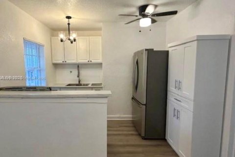 Propiedad comercial en venta en North Miami Beach, Florida, 131.27 m2 № 1991871 - foto 3