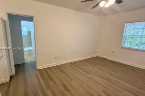 Propiedad comercial en venta en North Miami Beach, Florida, 131.27 m2 № 1991871 - foto 5