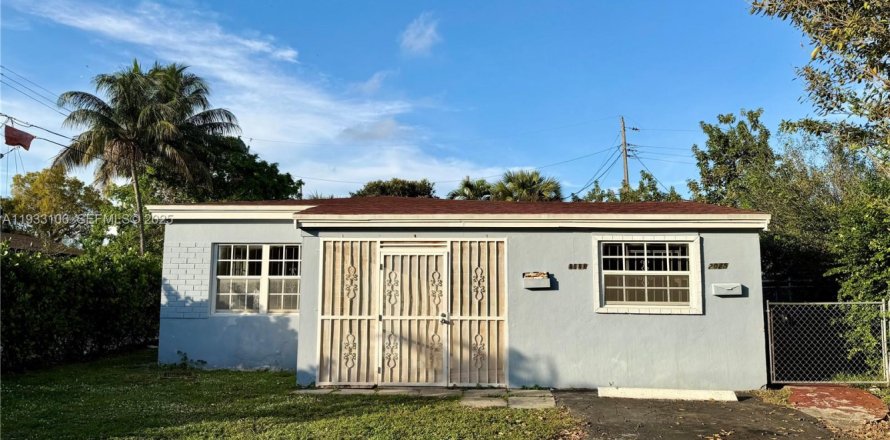 Propiedad comercial en North Miami Beach, Florida 131.27 m2 № 1991871