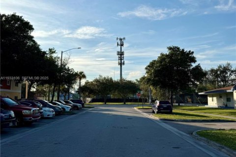 Propiedad comercial en venta en North Miami Beach, Florida, 131.27 m2 № 1991871 - foto 18