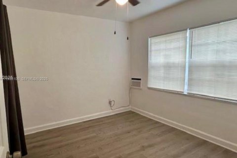 Propiedad comercial en venta en North Miami Beach, Florida, 131.27 m2 № 1991871 - foto 10