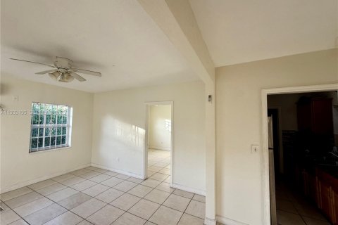 Propiedad comercial en venta en North Miami Beach, Florida, 131.27 m2 № 1991871 - foto 12