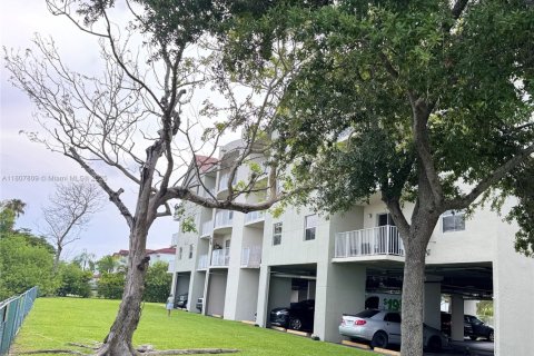 Condo in Cutler Bay, Florida, 2 bedrooms  № 1874405 - photo 12
