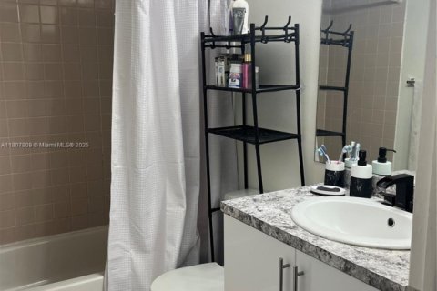 Condo in Cutler Bay, Florida, 2 bedrooms  № 1874405 - photo 10