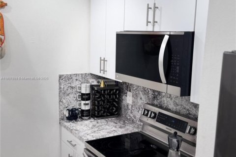 Condo in Cutler Bay, Florida, 2 bedrooms  № 1874405 - photo 5