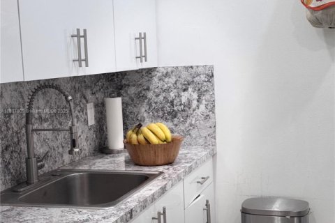 Condo in Cutler Bay, Florida, 2 bedrooms  № 1874405 - photo 4