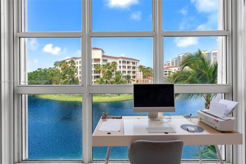 Condo in Key Biscayne, Florida, 3 bedrooms  № 1880212 - photo 13
