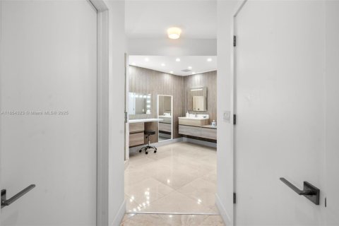 Condo in Key Biscayne, Florida, 3 bedrooms  № 1880212 - photo 14