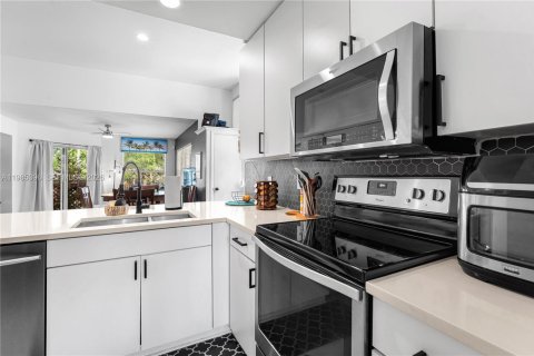 Condominio en venta en West Palm Beach, Florida, 2 dormitorios, 82.5 m2 № 2047000 - foto 11