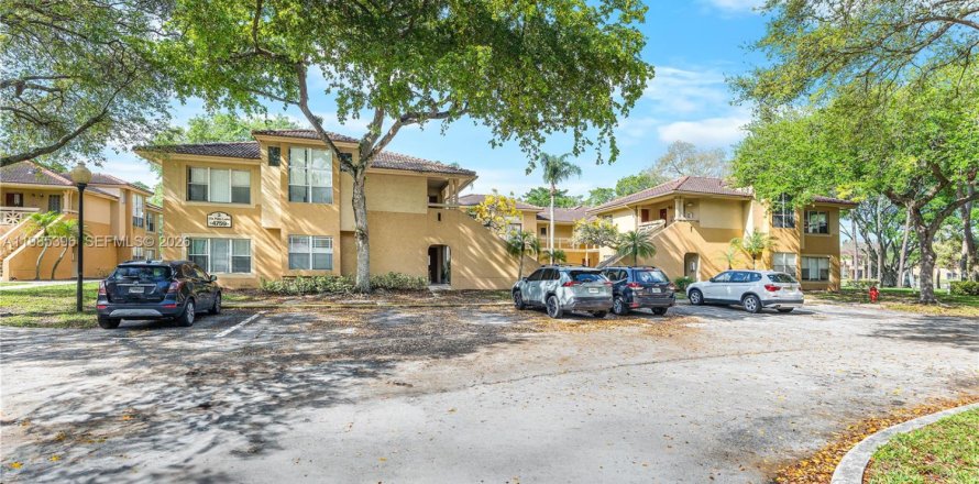 Condominio en West Palm Beach, Florida, 2 dormitorios  № 2047000