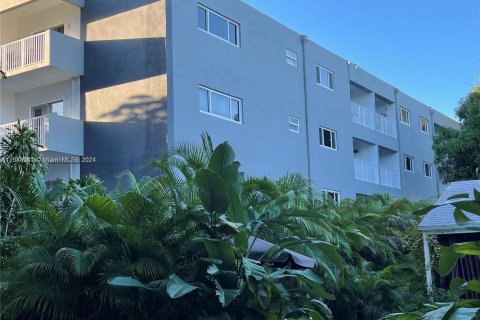 Copropriété à vendre à North Miami, Floride: 1 chambre, 61.87 m2 № 2047138 - photo 2