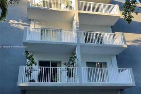 Condo à North Miami, Floride, 1 chambre  № 2047138