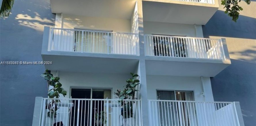 Condo à North Miami, Floride, 1 chambre  № 2047138