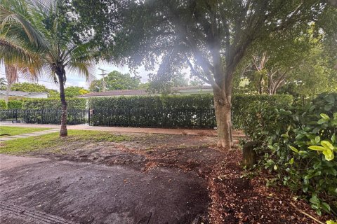 House in Miami, Florida 4 bedrooms, 209.68 sq.m. № 1895910 - photo 9
