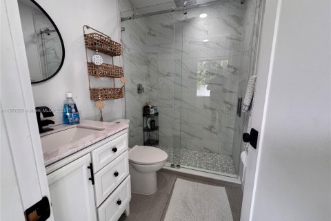 House in Miami, Florida 4 bedrooms, 209.68 sq.m. № 1895910 - photo 24