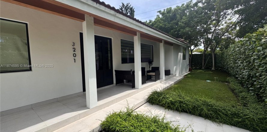 House in Miami, Florida 4 bedrooms, 209.68 sq.m. № 1895910