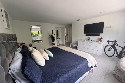 House in Miami, Florida 4 bedrooms, 209.68 sq.m. № 1895910 - photo 18