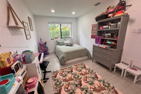 House in Miami, Florida 4 bedrooms, 209.68 sq.m. № 1895910 - photo 22