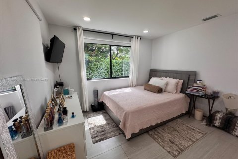 House in Miami, Florida 4 bedrooms, 209.68 sq.m. № 1895910 - photo 26