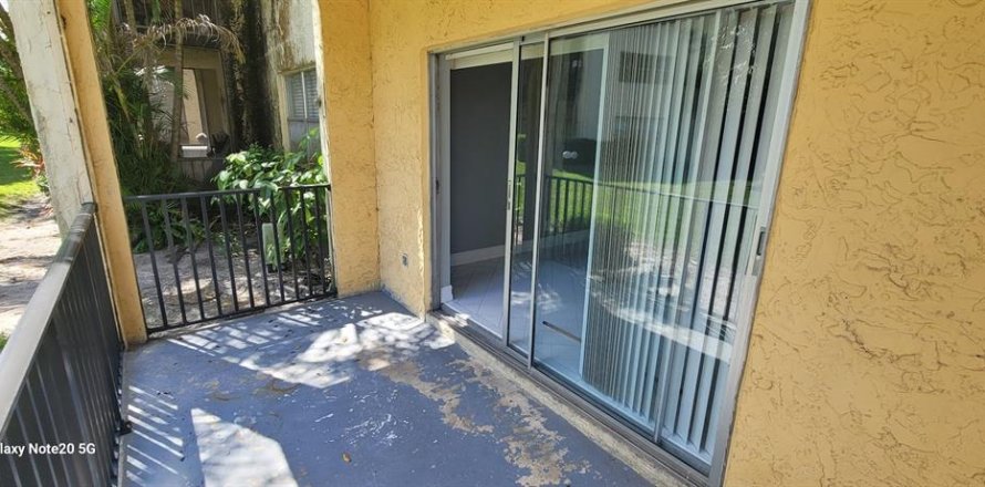 Condo in Lauderhill, Florida, 2 bedrooms  № 654640