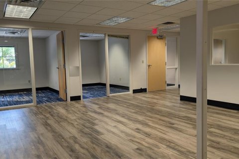 Propiedad comercial en alquiler en Gainesville, Florida, 188.03 m2 № 1561235 - foto 7