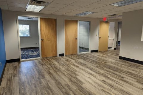 Propiedad comercial en alquiler en Gainesville, Florida, 188.03 m2 № 1561235 - foto 5