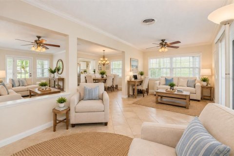 House in Saint Pete Beach, Florida 3 bedrooms, 150.32 sq.m. № 2391716 - photo 11