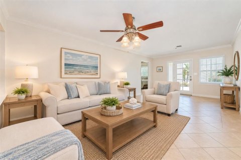 House in Saint Pete Beach, Florida 3 bedrooms, 150.32 sq.m. № 2391716 - photo 8