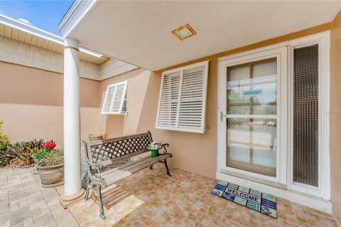 House in Saint Pete Beach, Florida 3 bedrooms, 150.32 sq.m. № 2391716 - photo 4