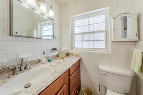 House in Saint Pete Beach, Florida 3 bedrooms, 150.32 sq.m. № 2391716 - photo 20