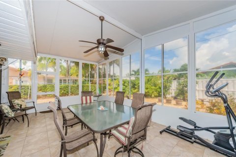 House in Saint Pete Beach, Florida 3 bedrooms, 150.32 sq.m. № 2391716 - photo 29