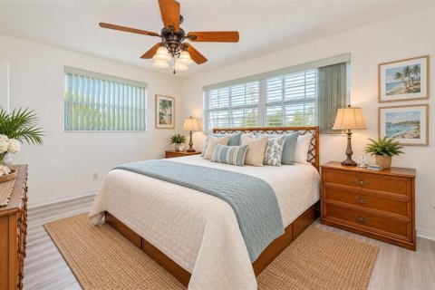 House in Saint Pete Beach, Florida 3 bedrooms, 150.32 sq.m. № 2391716 - photo 21