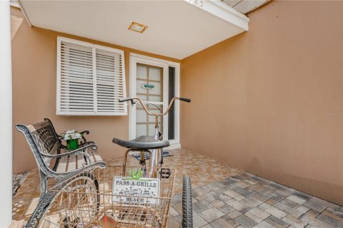 House in Saint Pete Beach, Florida 3 bedrooms, 150.32 sq.m. № 2391716 - photo 5