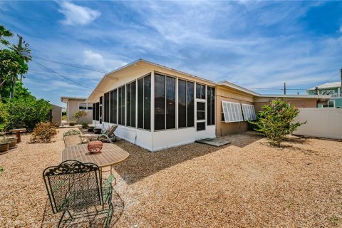 House in Saint Pete Beach, Florida 3 bedrooms, 150.32 sq.m. № 2391716 - photo 26