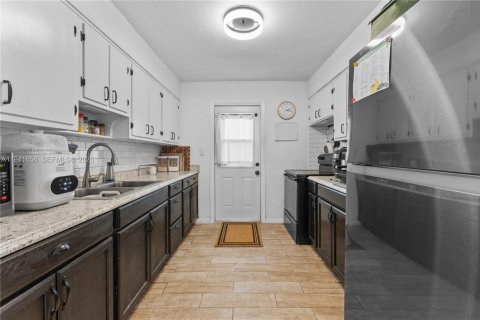 Immobilier commercial à vendre à Coral Gables, Floride: 267.56 m2 № 2152739 - photo 4