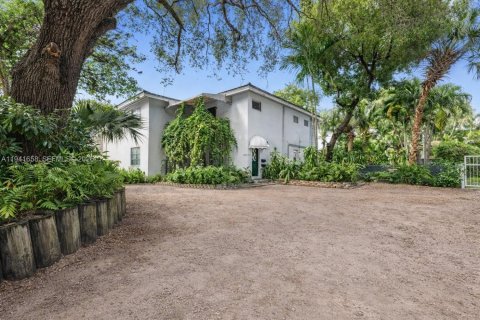 Immobilier commercial à Coral Gables, Floride 267.56 m2 № 2152739