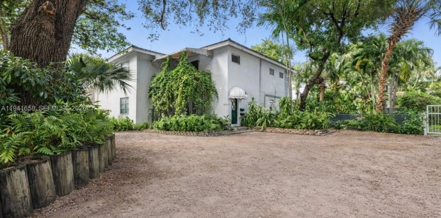 Immobilier commercial à Coral Gables, Floride 267.56 m2 № 2152739