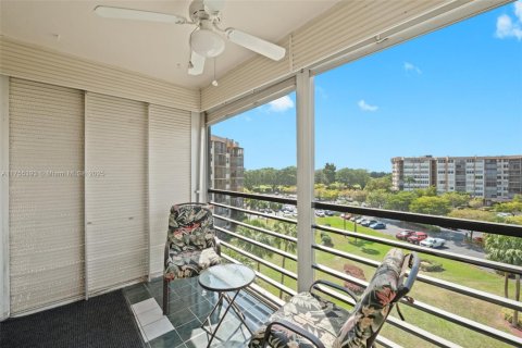Copropriété à vendre à Pembroke Pines, Floride: 2 chambres, 91.04 m2 № 2089263 - photo 24