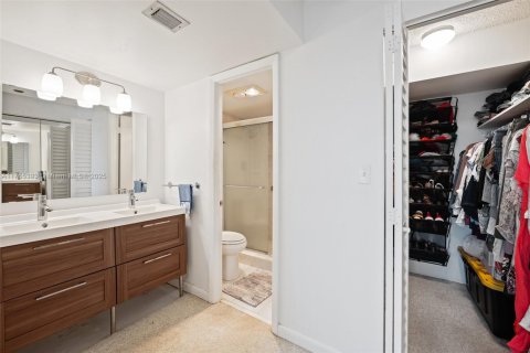 Copropriété à vendre à Pembroke Pines, Floride: 2 chambres, 91.04 m2 № 2089263 - photo 12