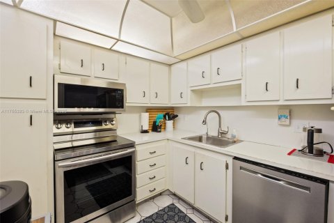 Copropriété à vendre à Pembroke Pines, Floride: 2 chambres, 91.04 m2 № 2089263 - photo 6