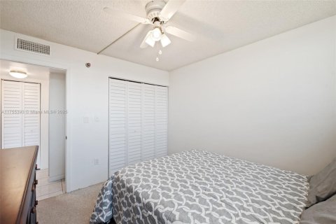 Copropriété à vendre à Pembroke Pines, Floride: 2 chambres, 91.04 m2 № 2089263 - photo 16
