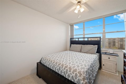 Copropriété à vendre à Pembroke Pines, Floride: 2 chambres, 91.04 m2 № 2089263 - photo 14