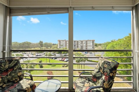 Copropriété à vendre à Pembroke Pines, Floride: 2 chambres, 91.04 m2 № 2089263 - photo 25