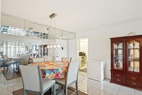 Copropriété à vendre à Pembroke Pines, Floride: 2 chambres, 91.04 m2 № 2089263 - photo 19
