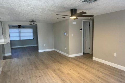 Villa ou maison à louer à Port Richey, Floride: 3 chambres, 118.73 m2 № 2102392 - photo 7