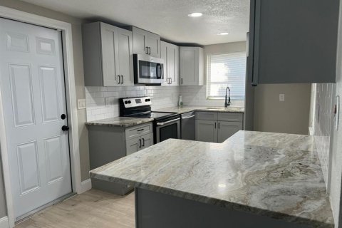 Villa ou maison à louer à Port Richey, Floride: 3 chambres, 118.73 m2 № 2102392 - photo 3