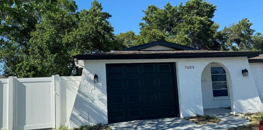 Villa ou maison à Port Richey, Floride 3 chambres, 118.73 m2 № 2102392