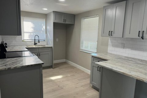 Villa ou maison à louer à Port Richey, Floride: 3 chambres, 118.73 m2 № 2102392 - photo 4