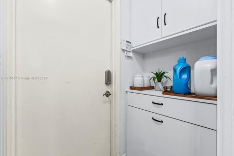 Купить виллу или дом в Майами, Флорида 4 спальни, 204.2м2, № 1971624 - фото 28